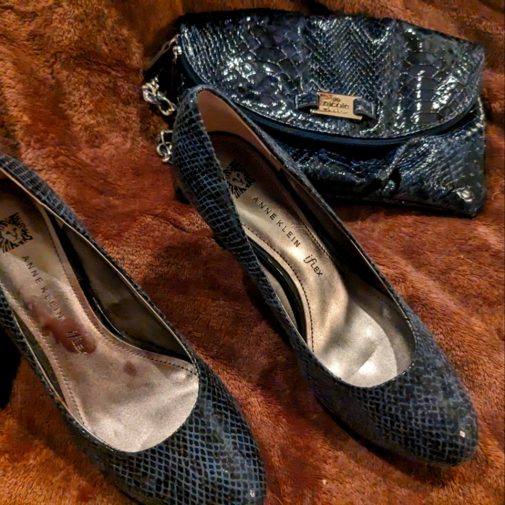 Anne Klein iflex Navy Snake Print Thick, Black High Heel Shoes & matching clutch